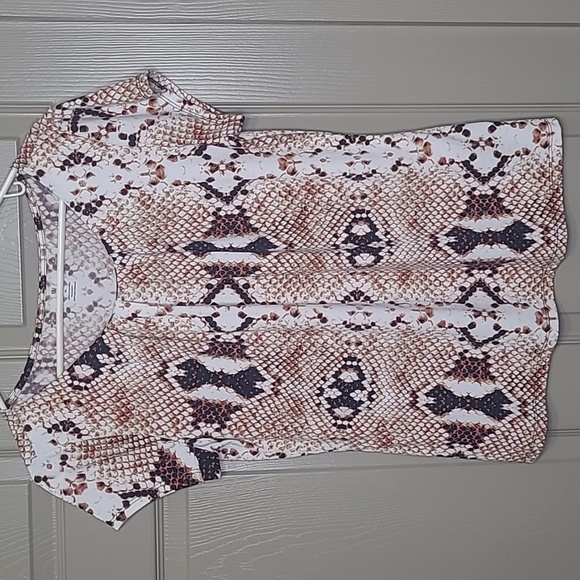 Worthington Petite Snake skin print short sleeve top size petite large - Picture 1 of 3